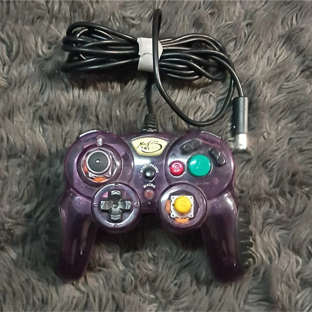 Nintendo Gamecube Controller Mad Catz CLEAR PURPLE. NOT TESTED BUY AS IS.  (B11)